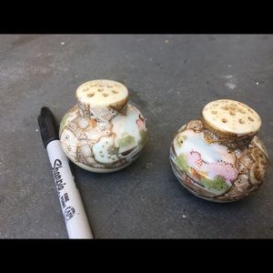 Asian inspired salt & pepper shaker set